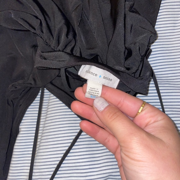 Urban outfitters black v-neck romper - Picture 2 of 2